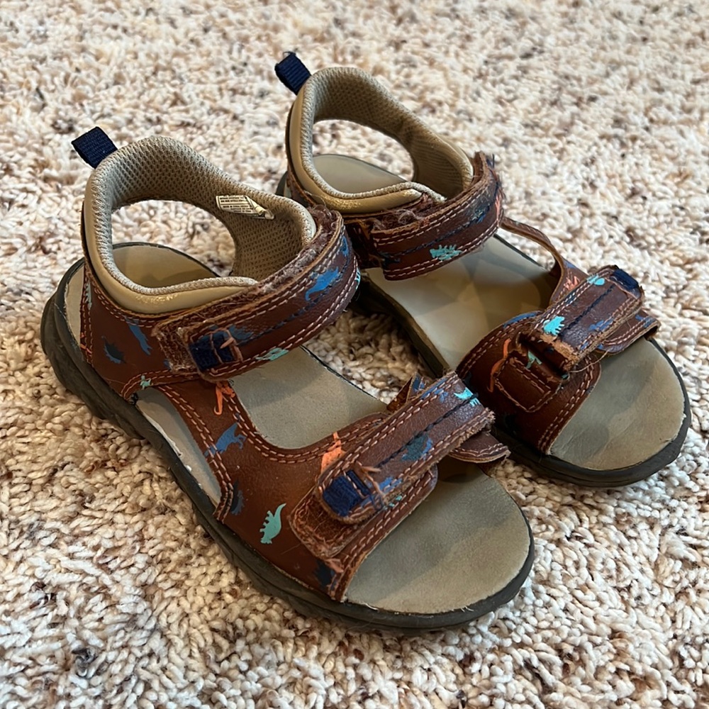 Carter’s brand toddler boy’s dinosaur sandals size 11 🦕